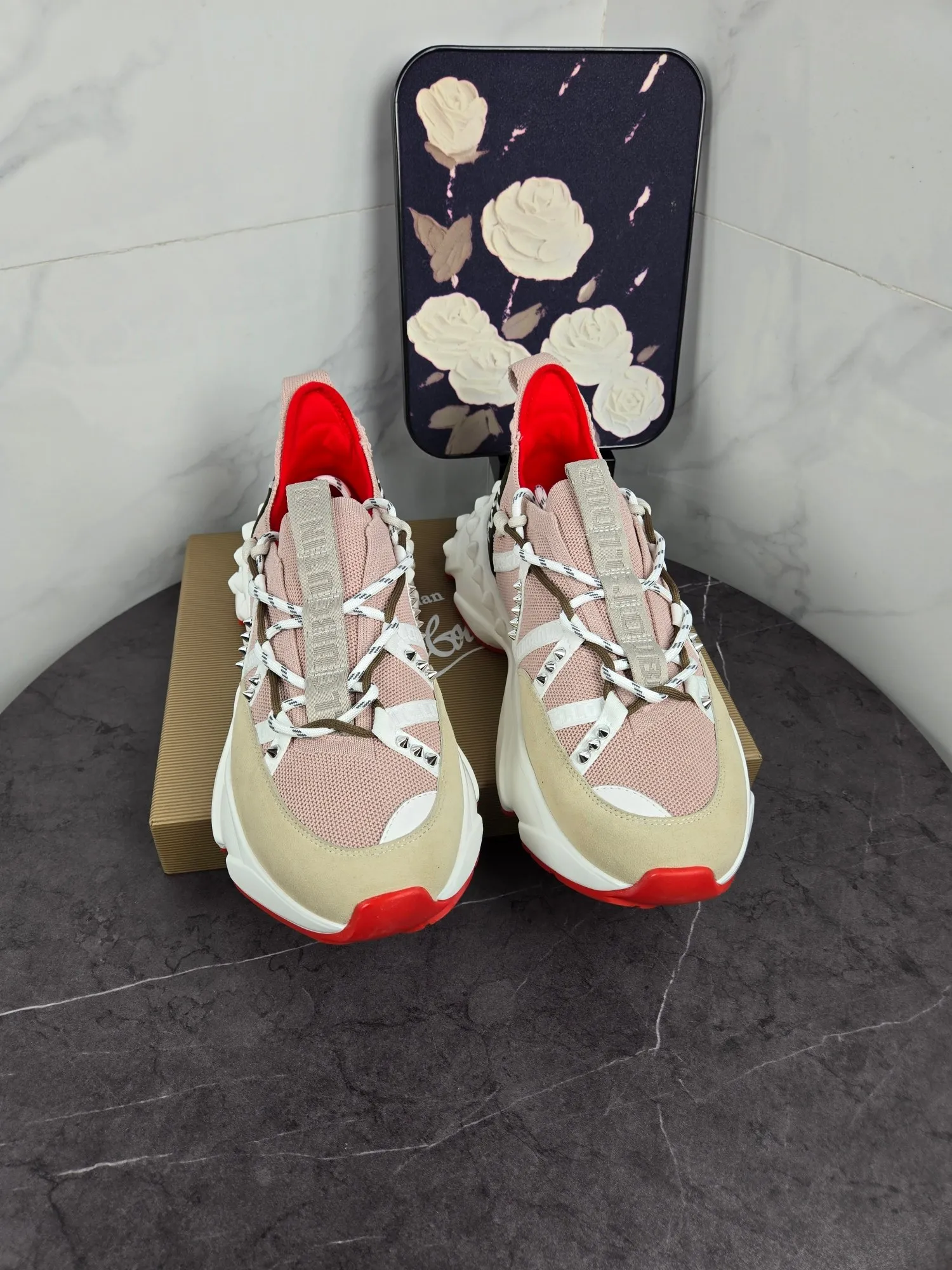 Men's shoes 💰700 Fashionable brand Chri*stian loubou*tin original single item New CL red-soled shoes latest series for casual couples, uppers are made of imported Lycra + high-density breathable fly weave, environmentally friendly high-elastic suction mold feet will never delaminate, the outsole is made of super non-slip and wear-resistant PU + vacuuming Two-color combination Size: Female 35-43 Male 38-47 Comes with a handbag, card, shoehorn "full package